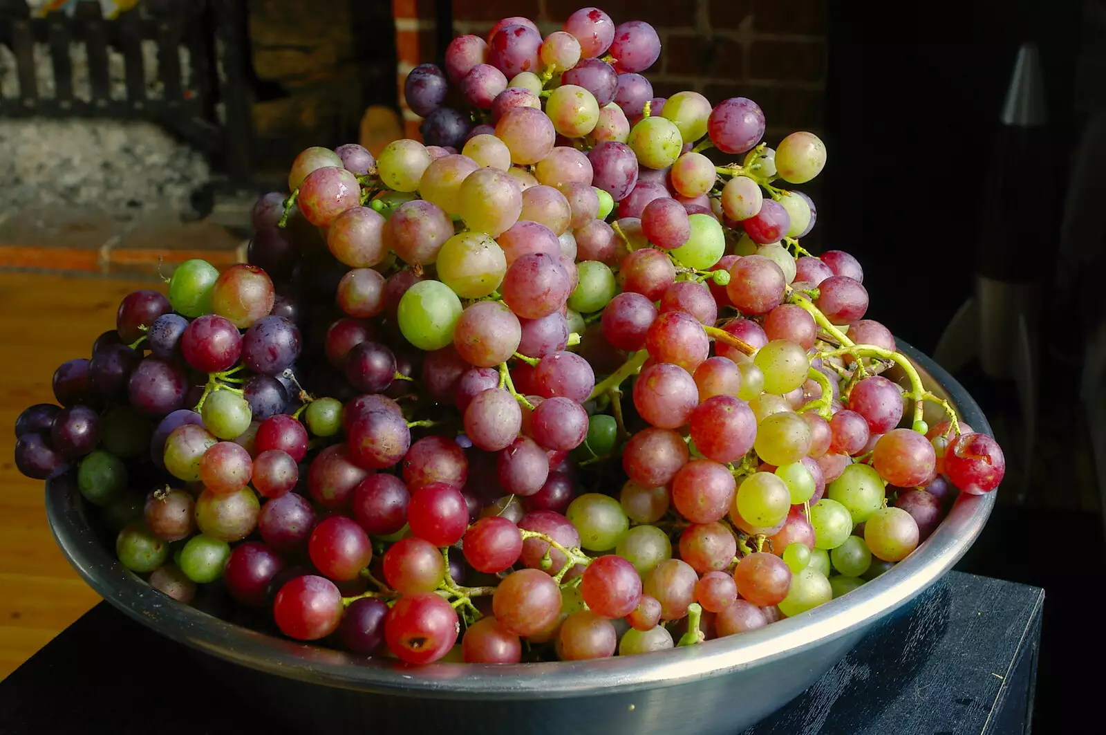 A bowl of grapes from the garden, from Andrew Leaves Qualcomm, Cambridge - 18th October 2005