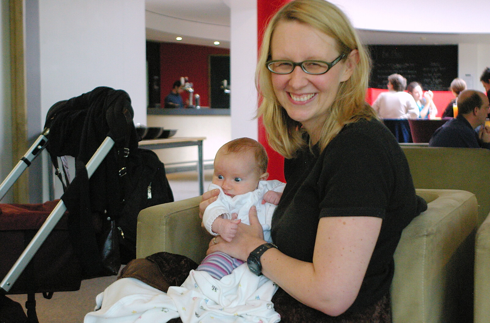 Nadine with sprog from Andrew Leaves Qualcomm, Cambridge - 18th October 2005