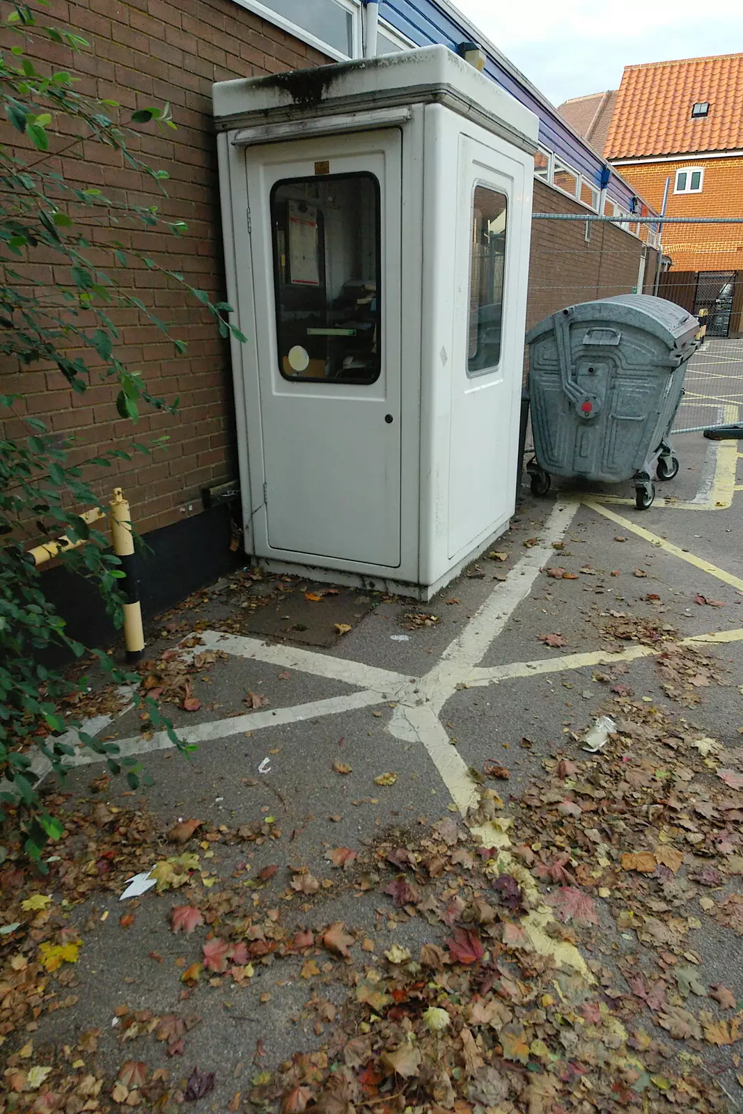 A never-used car park attendant booth, from Suffolk County Council Dereliction, and Cotton Flamenco, Suffolk - 22nd October 2005