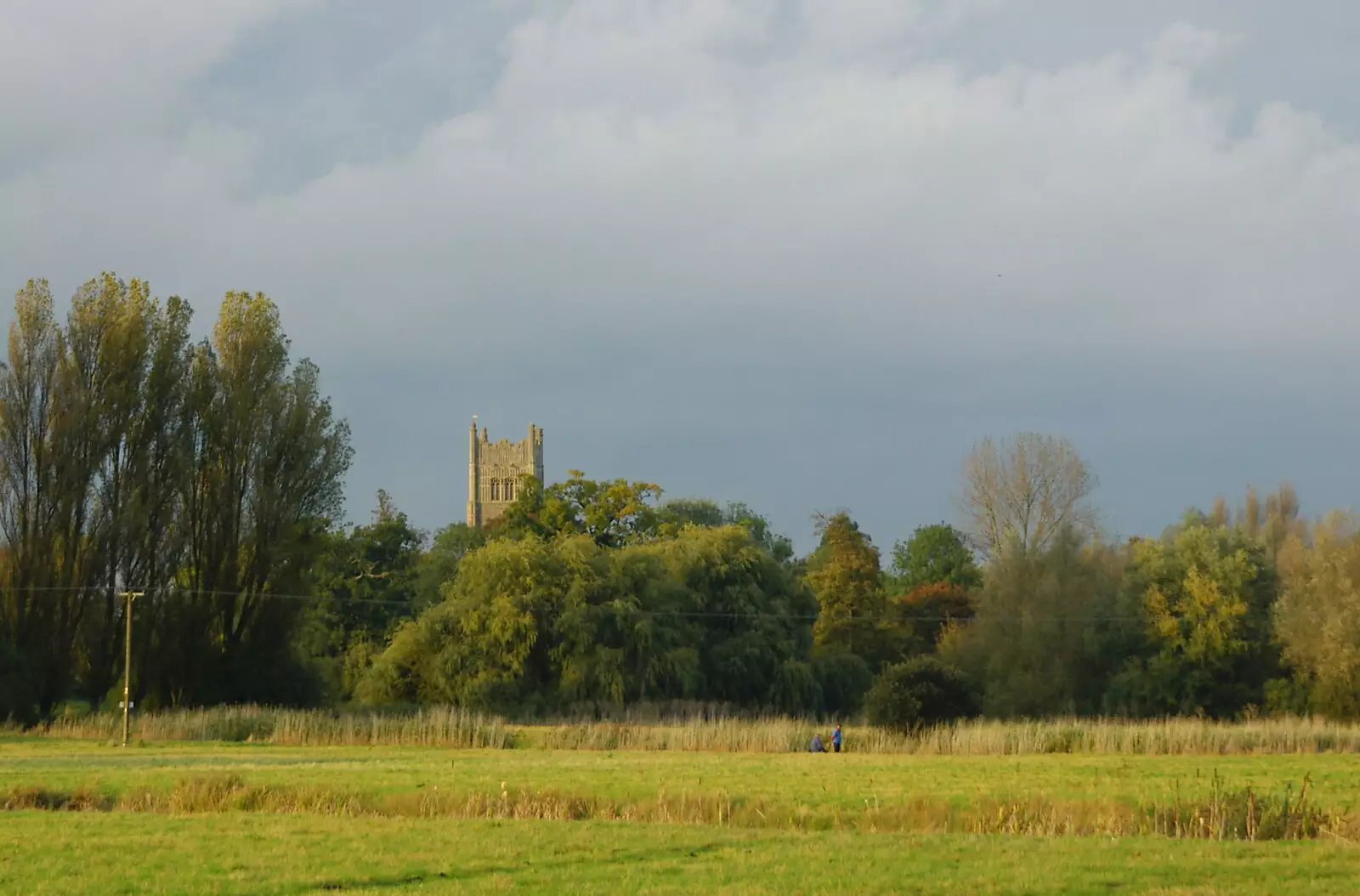 Eye Church, viewed over a meadow, from Suffolk County Council Dereliction, and Cotton Flamenco, Suffolk - 22nd October 2005