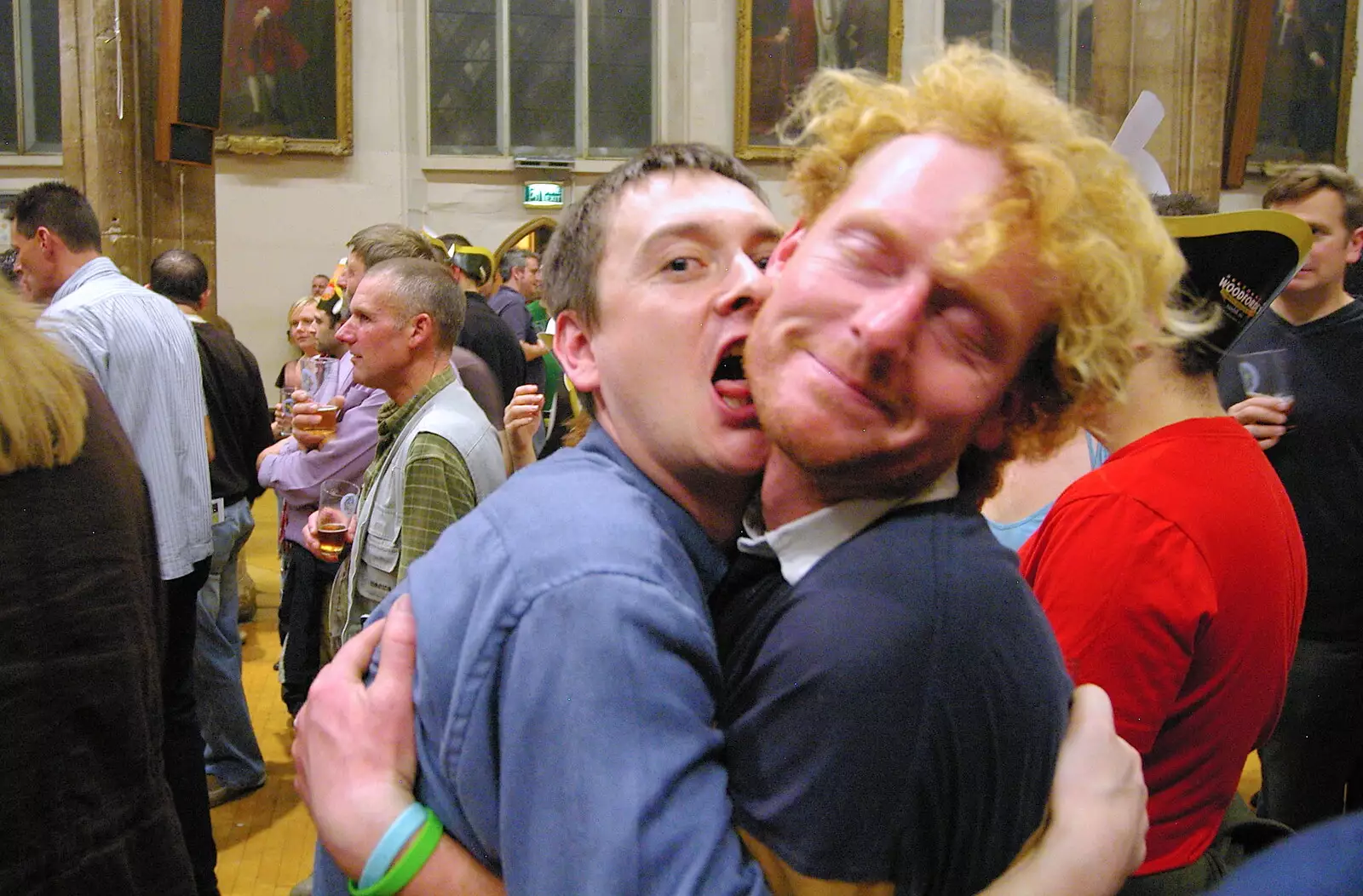 Andrew gets intimate with Wavy, from The 28th Norwich Beer Festival, St. Andrew's Hall, Norwich - 26th October 2005