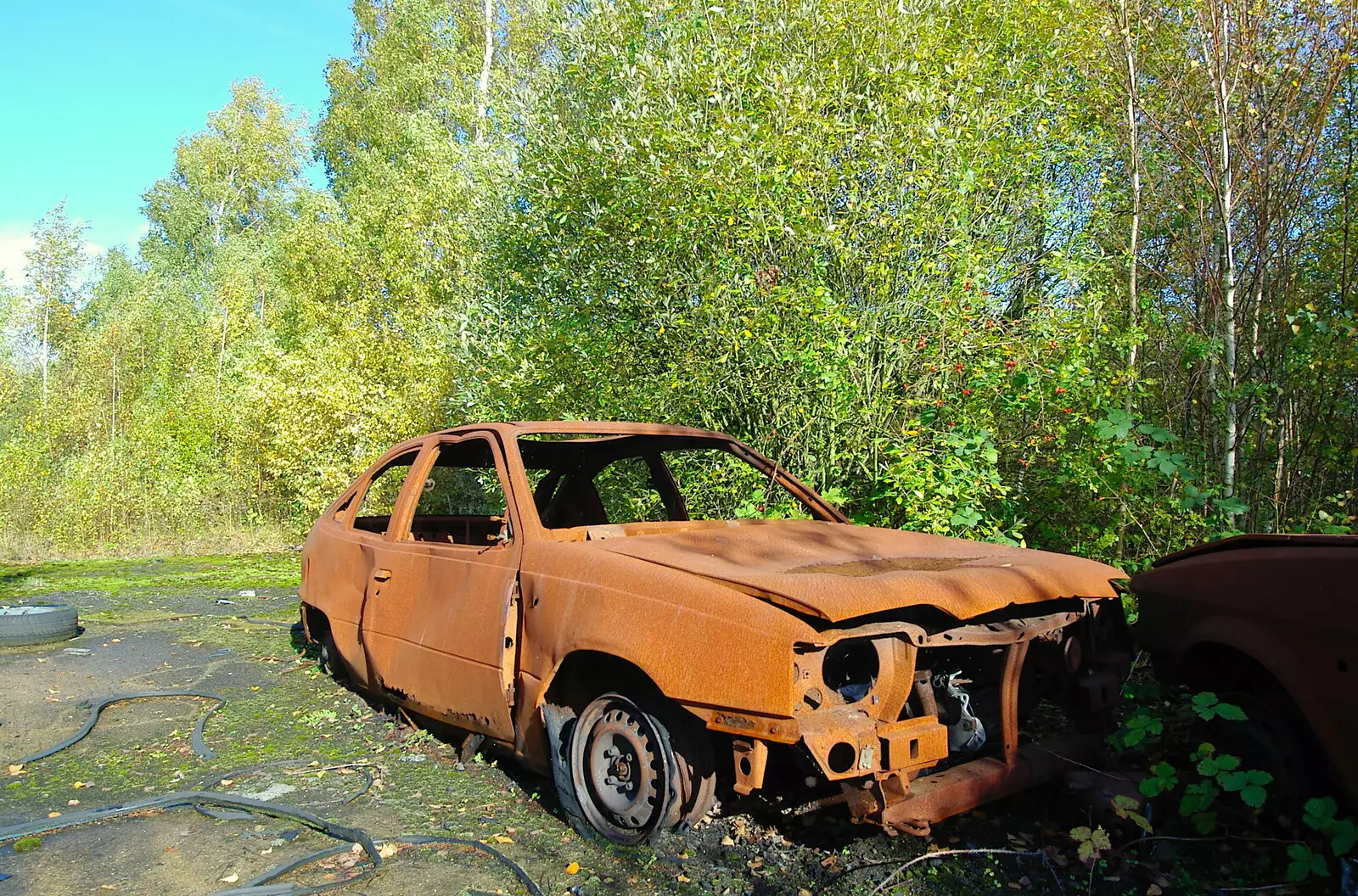 A wrecked Mark 2 Astra, from Disused Cambridge Railway, Milton Road, Cambridge - 28th October 2005