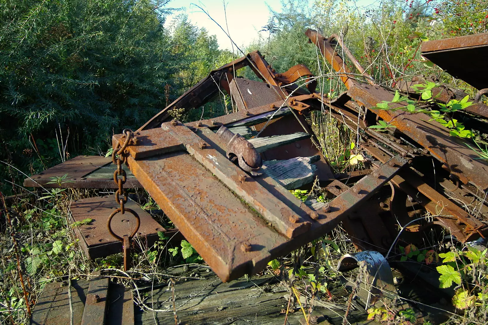 More heaps of rusted metal, from Disused Cambridge Railway, Milton Road, Cambridge - 28th October 2005