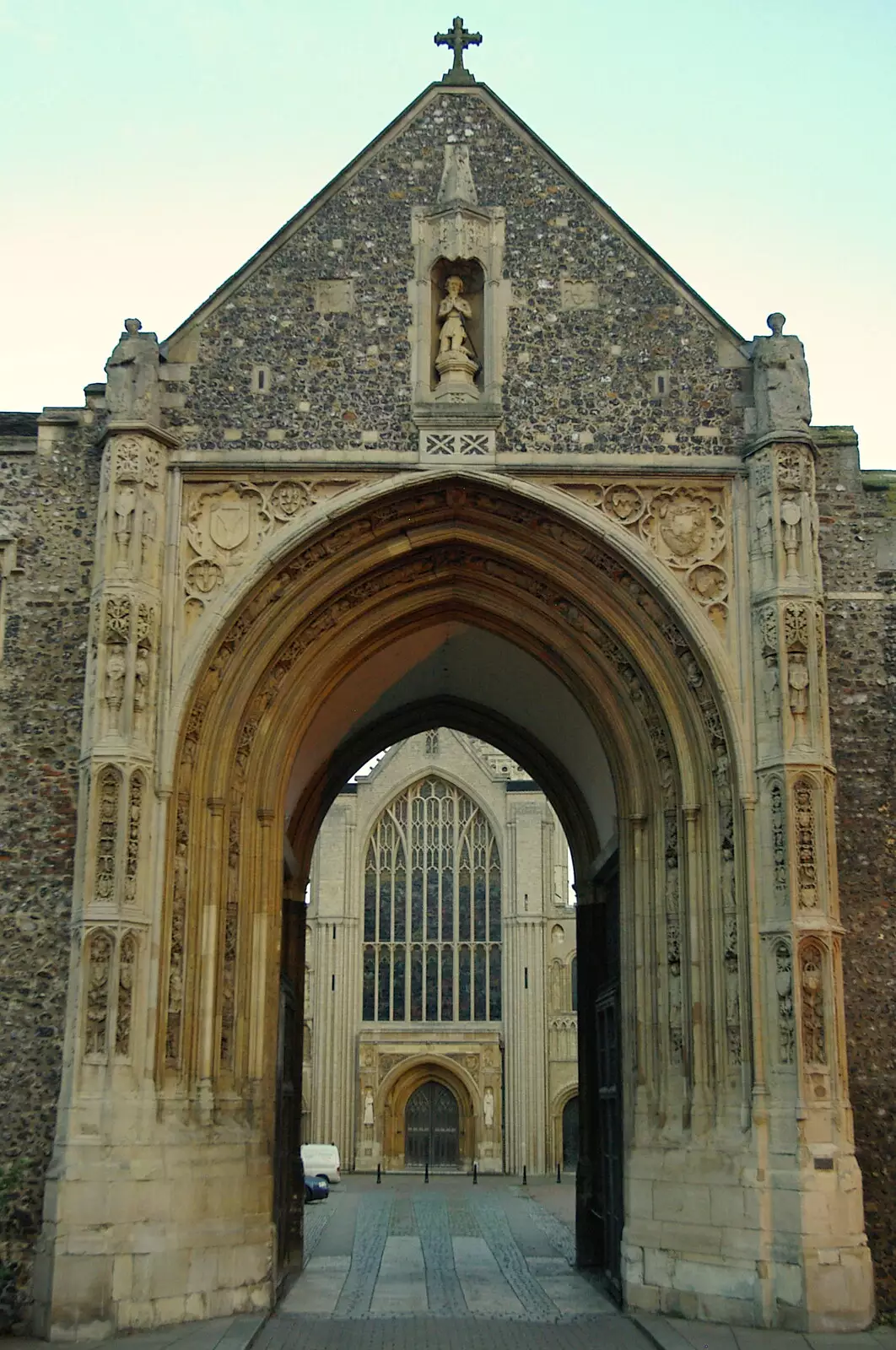 The main gate to the Cathedral Close, from CISU Networks and Autumn Leaves at Norwich Cathedral, Eye and Norwich - 29th October 2005