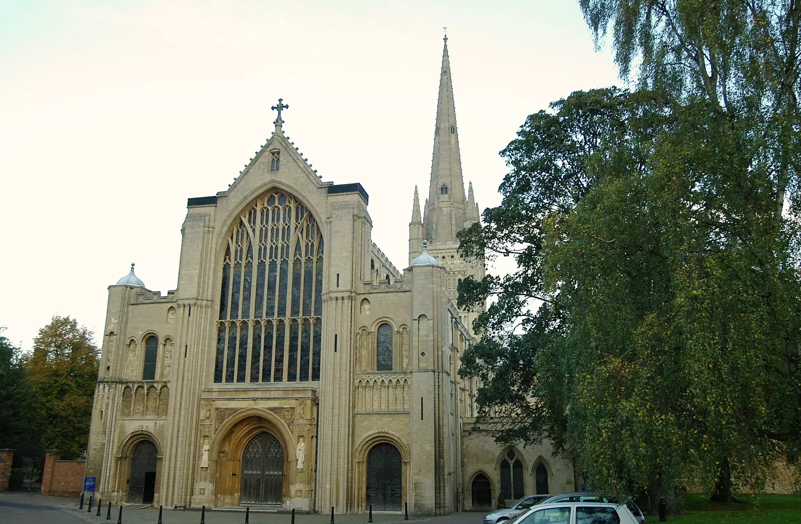 Norwich Cathedral's nave window, from CISU Networks and Autumn Leaves at Norwich Cathedral, Eye and Norwich - 29th October 2005