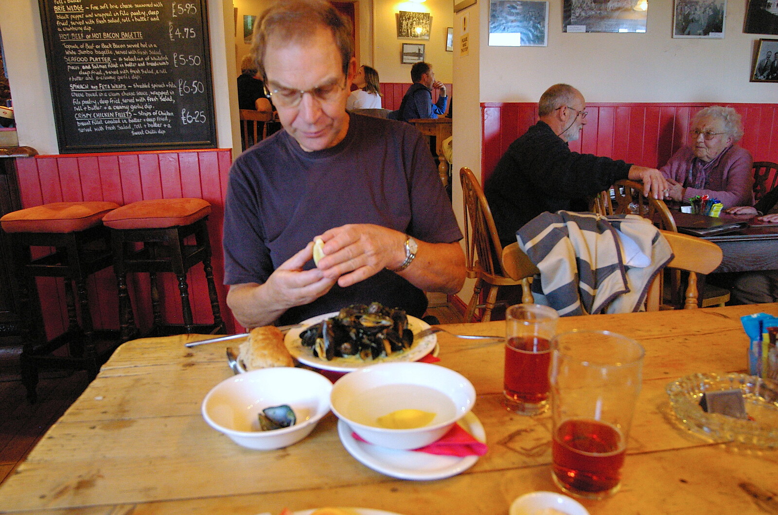 Mike eats a bowl of mussels from Mother, Mike and the Stiffkey Light Shop, Cley and Holkham - 6th November 2005