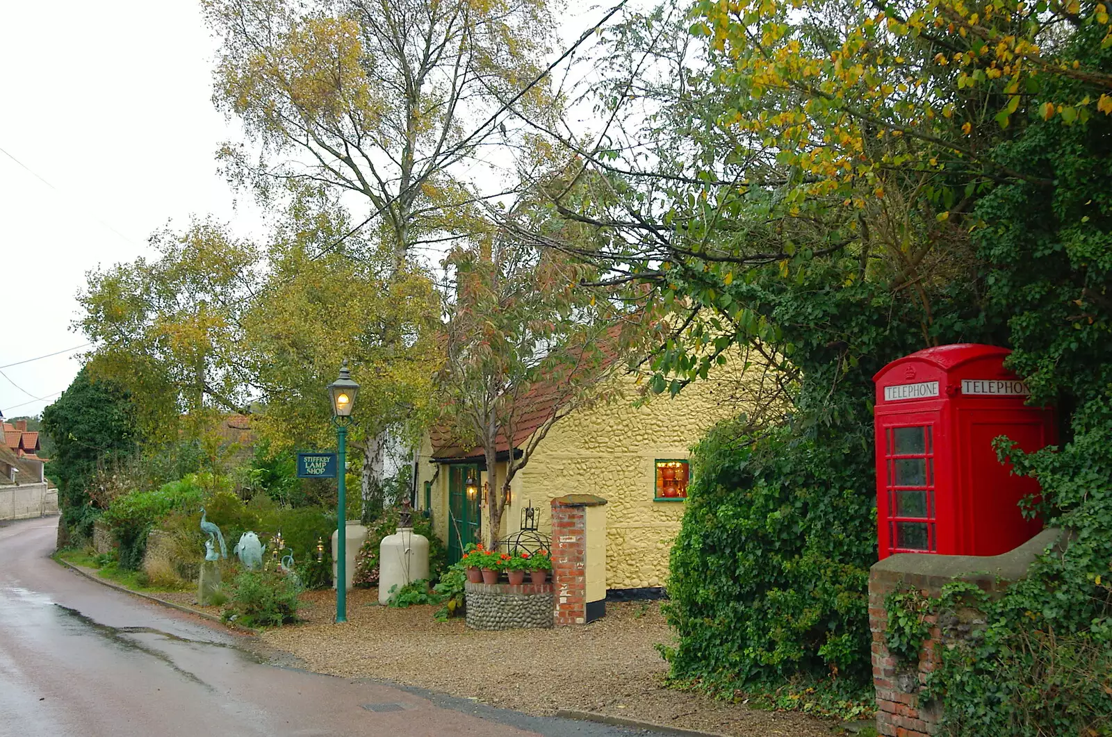 A K6 phone box in Stiffkey, from Mother, Mike and the Stiffkey Light Shop, Cley and Holkham - 6th November 2005