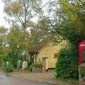 A K6 phone box in Stiffkey, Mother, Mike and the Stiffkey Light Shop, Cley and Holkham - 6th November 2005