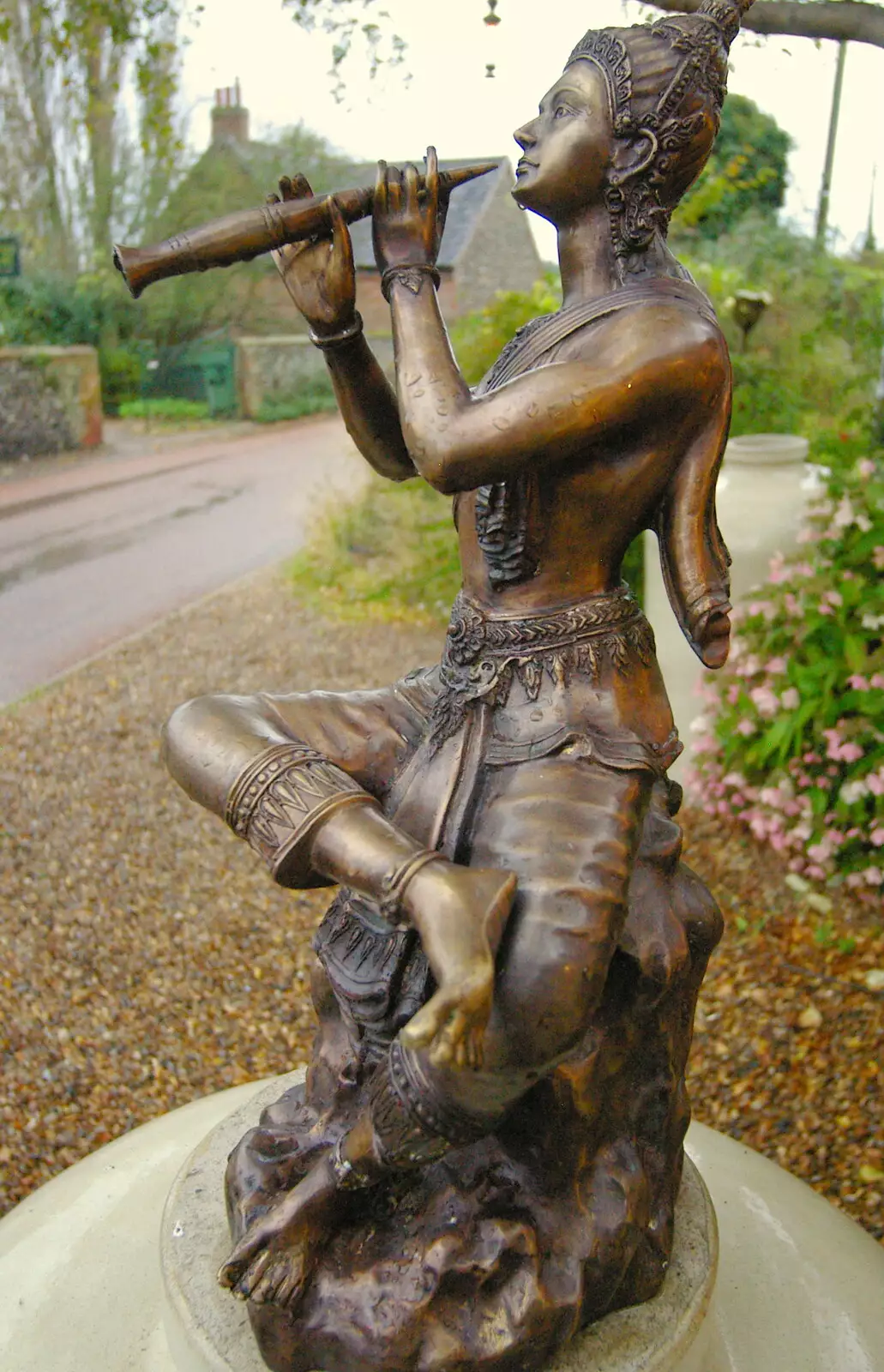 A Thai-style statue, from Mother, Mike and the Stiffkey Light Shop, Cley and Holkham - 6th November 2005