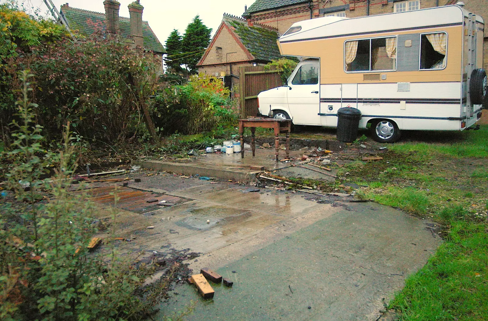 A table in the rain, and a camper van, from Mother, Mike and the Stiffkey Light Shop, Cley and Holkham - 6th November 2005