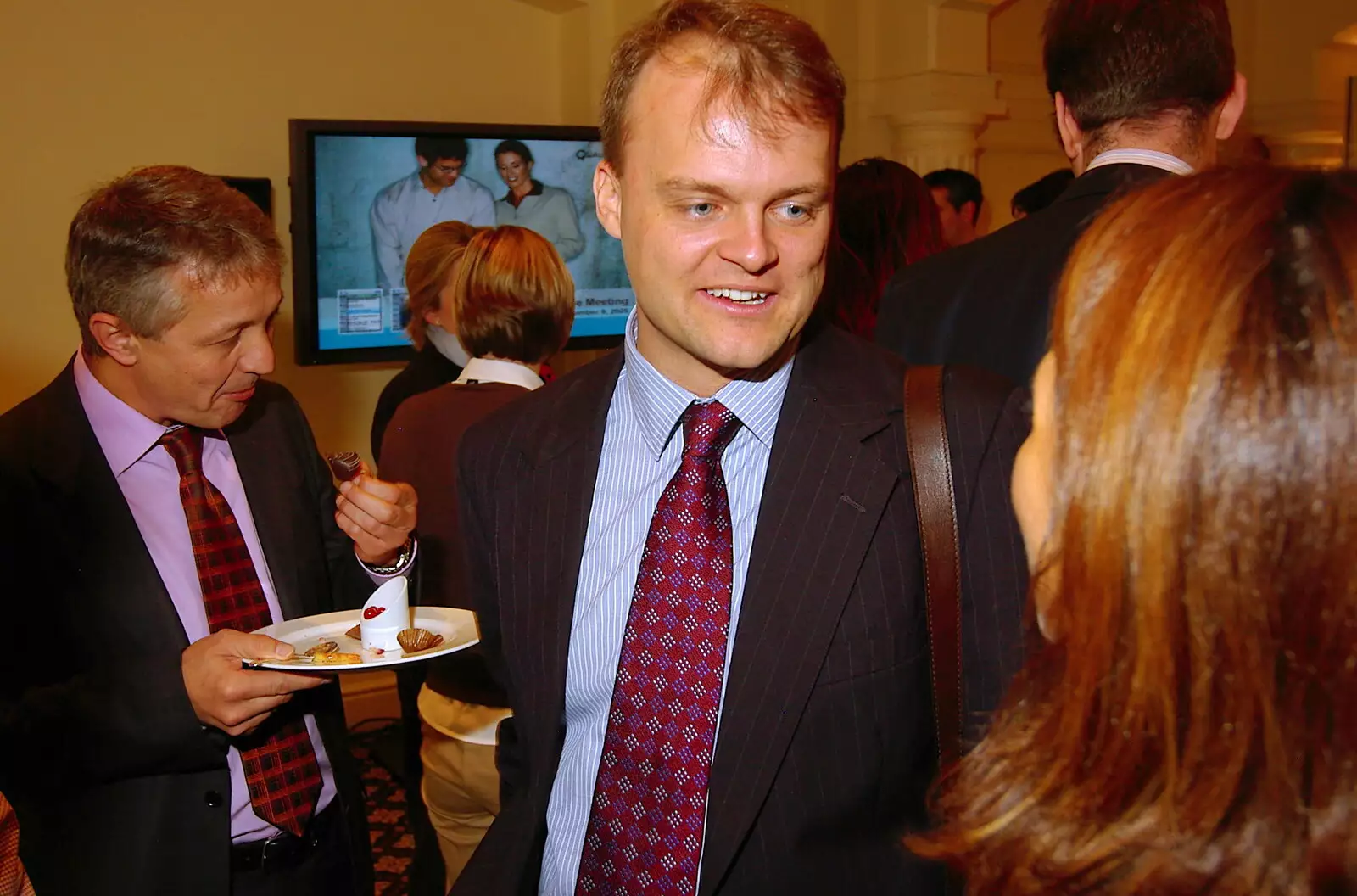 Nick sticks a suit and tie on too, from Qualcomm Europe All-Hands at the Berkeley Hotel, London - 9th November 2005