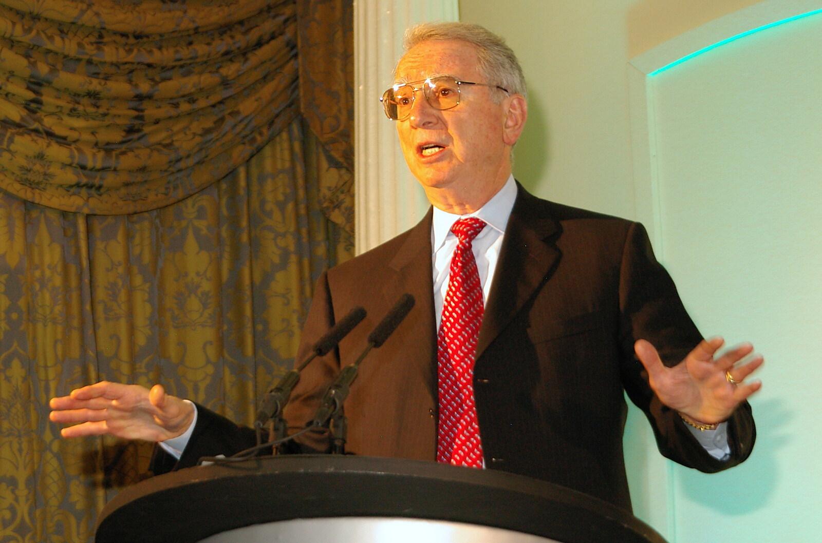Irwin Jacobs again from Qualcomm Europe All-Hands at the Berkeley Hotel, London - 9th November 2005