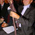 Pertti Johansson gets his tie off too, Qualcomm Europe All-Hands at the Berkeley Hotel, London - 9th November 2005