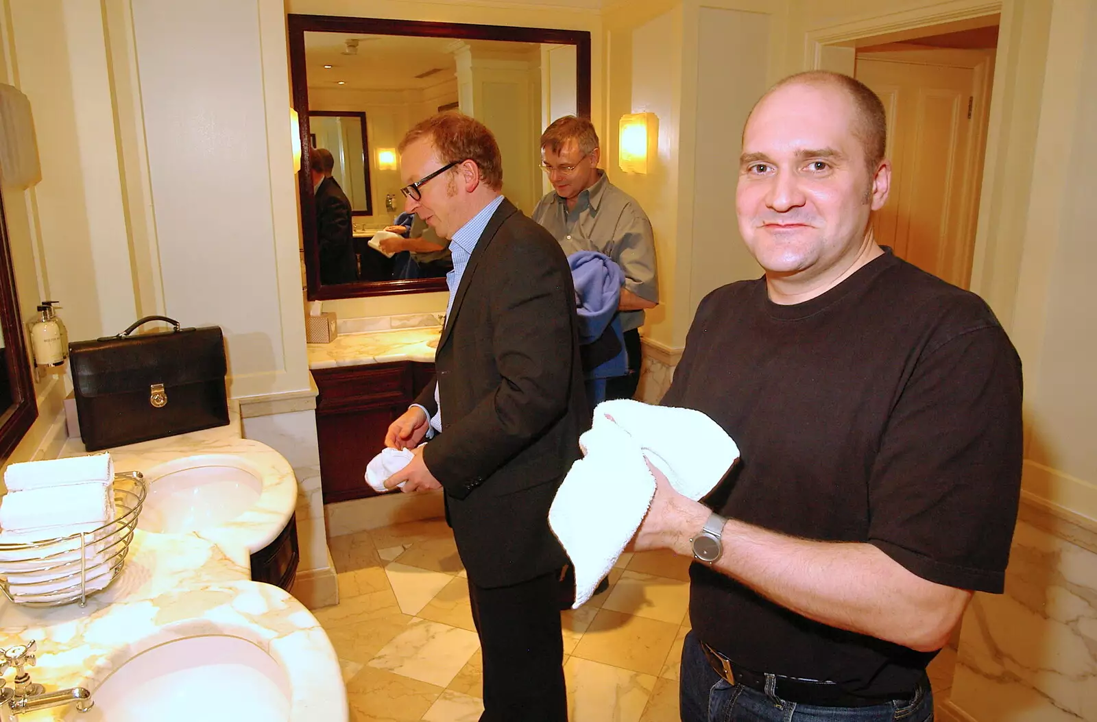 Julian, Dave B and Francis in the hotel's bog, from Qualcomm Europe All-Hands at the Berkeley Hotel, London - 9th November 2005