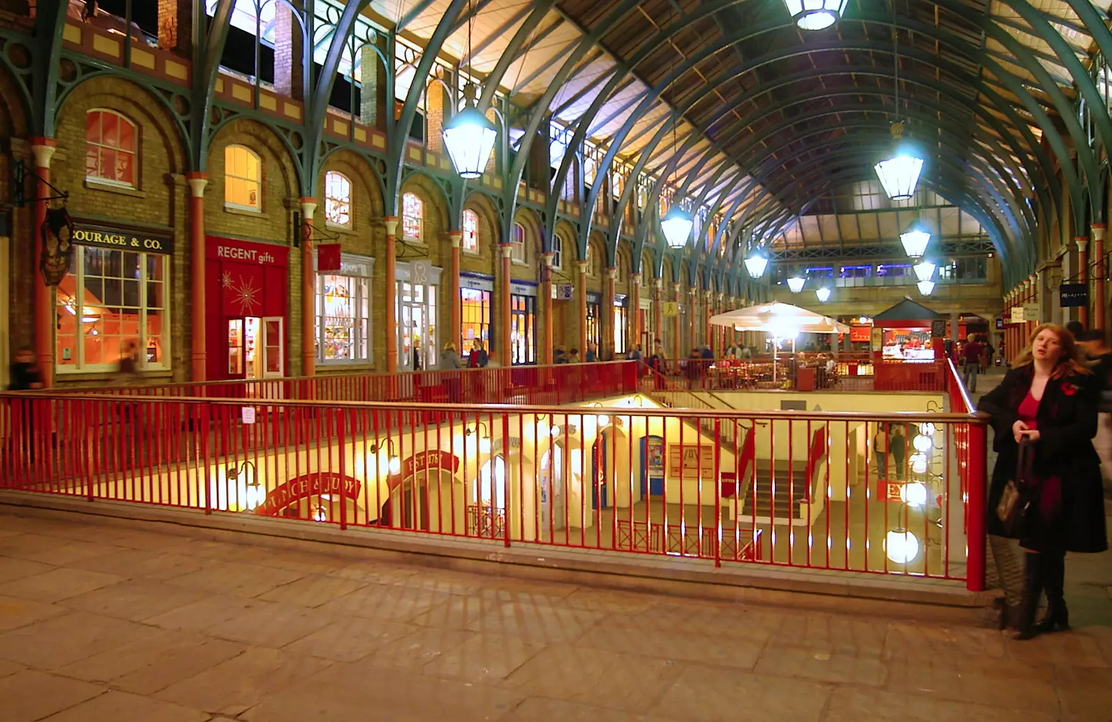 Inside Covent Garden, from Qualcomm Europe All-Hands at the Berkeley Hotel, London - 9th November 2005