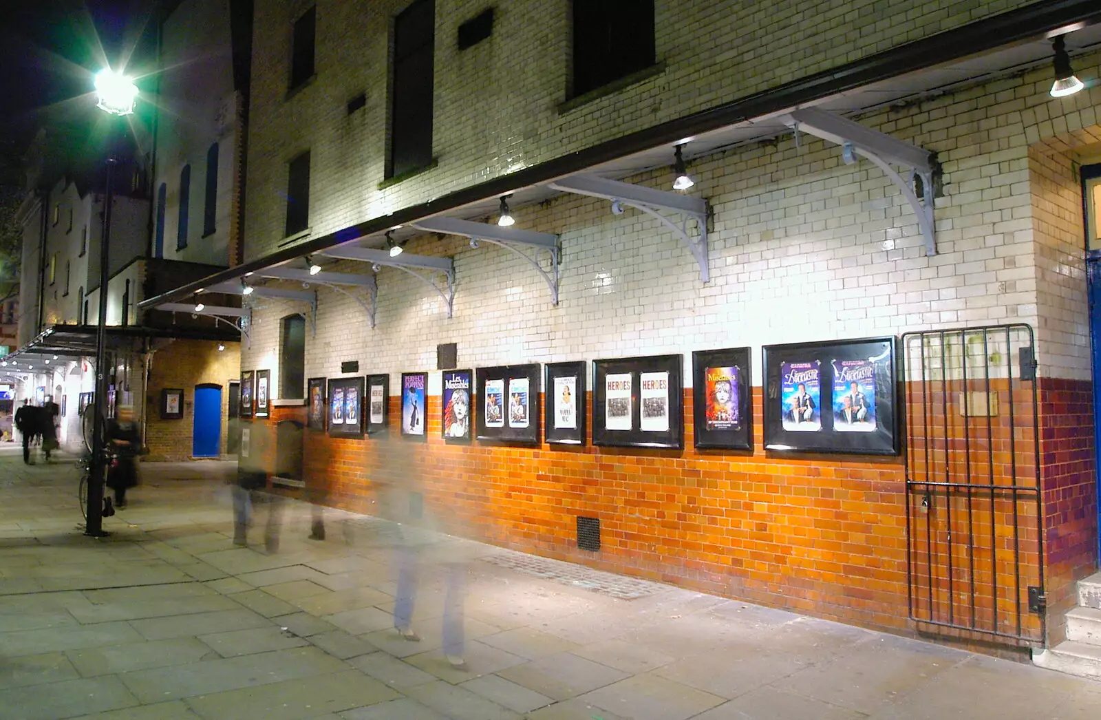 Outside a theatre near Leicester Square, from Qualcomm Europe All-Hands at the Berkeley Hotel, London - 9th November 2005