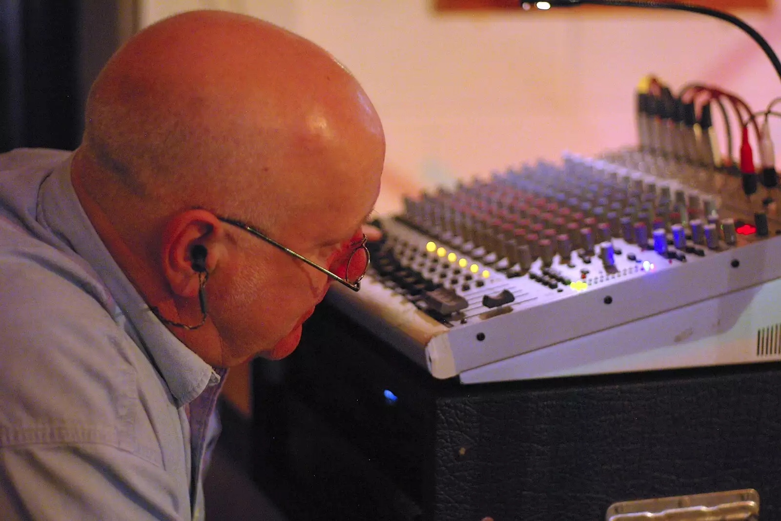 Rob Folkard is on the desk again, from The Destruction of Padley's, and Alex Hill at the Barrel, Diss and Banham - 12th November 2005