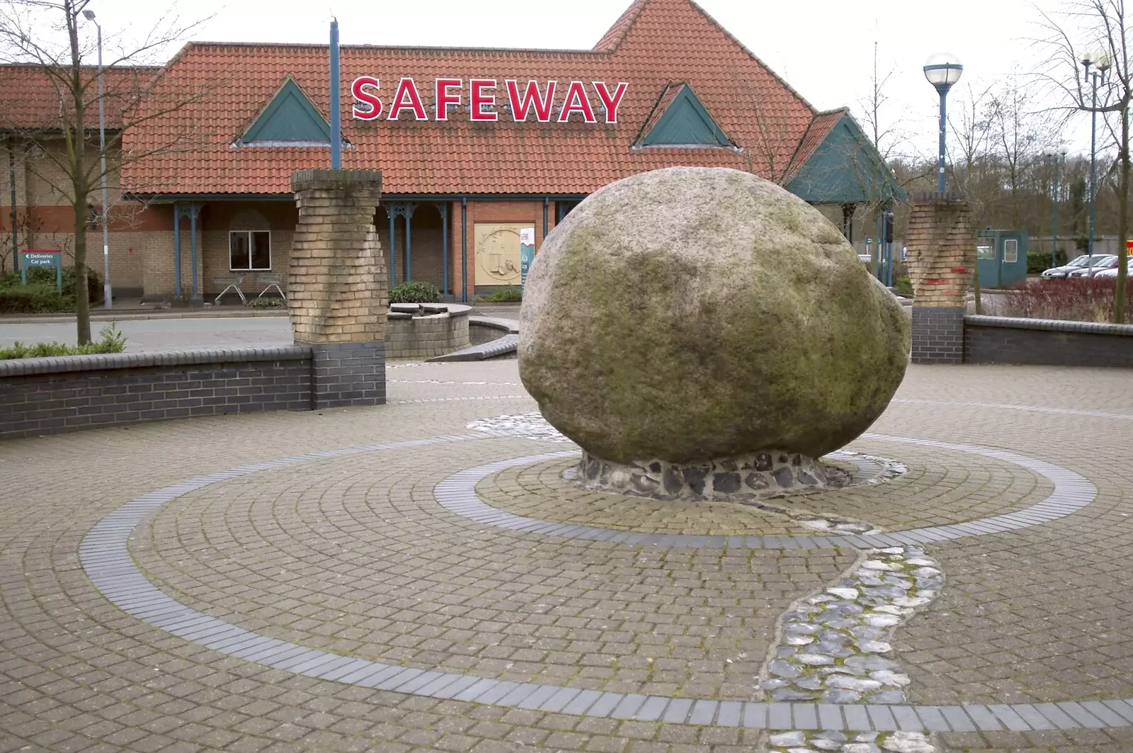 The giant granite rock outside Safeway, from USA Chicken Catches Fire: Gov and the Ambulance, Diss, Norfolk - 19th November 2005