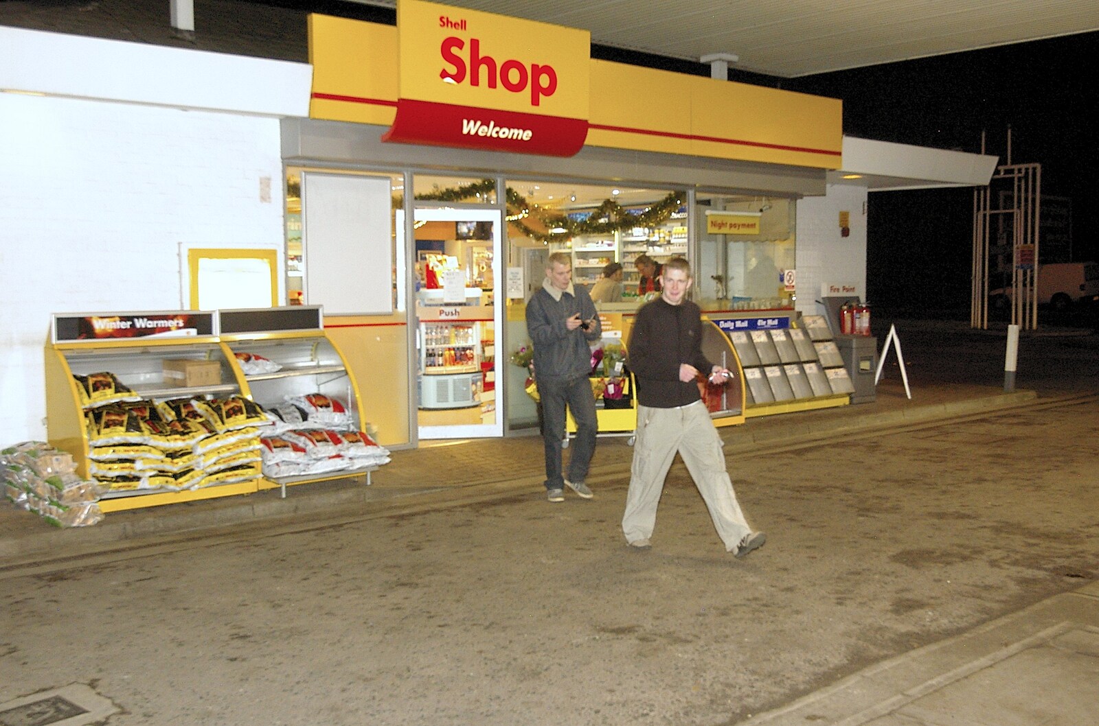A trip to the petrol-station shop on Victoria Road from Most Haunted, and Music at Bar 13 and the Cherry Tree, Mellis - 26th November 2005
