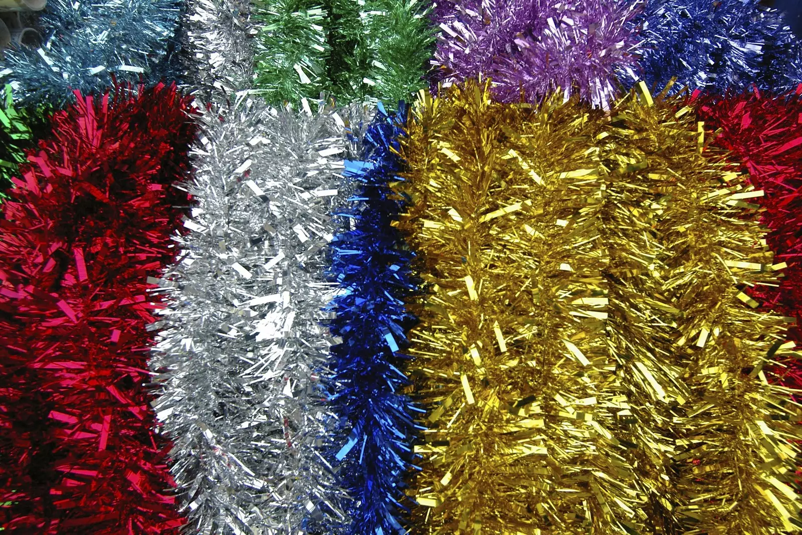 Christmas tinsel outside 'This 'n' That', from Post-modern Alienation: Bleak House, a Diss Miscellany, Norfolk - 3rd December 2005