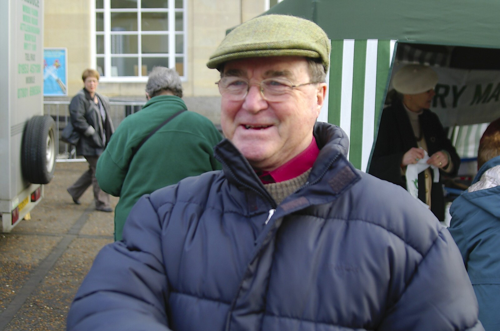 Peter Allen wanders about the Market Place in Diss from Pheasants, Sunsets and The BBs at Bressingham, Norfolk - 11th December 2005