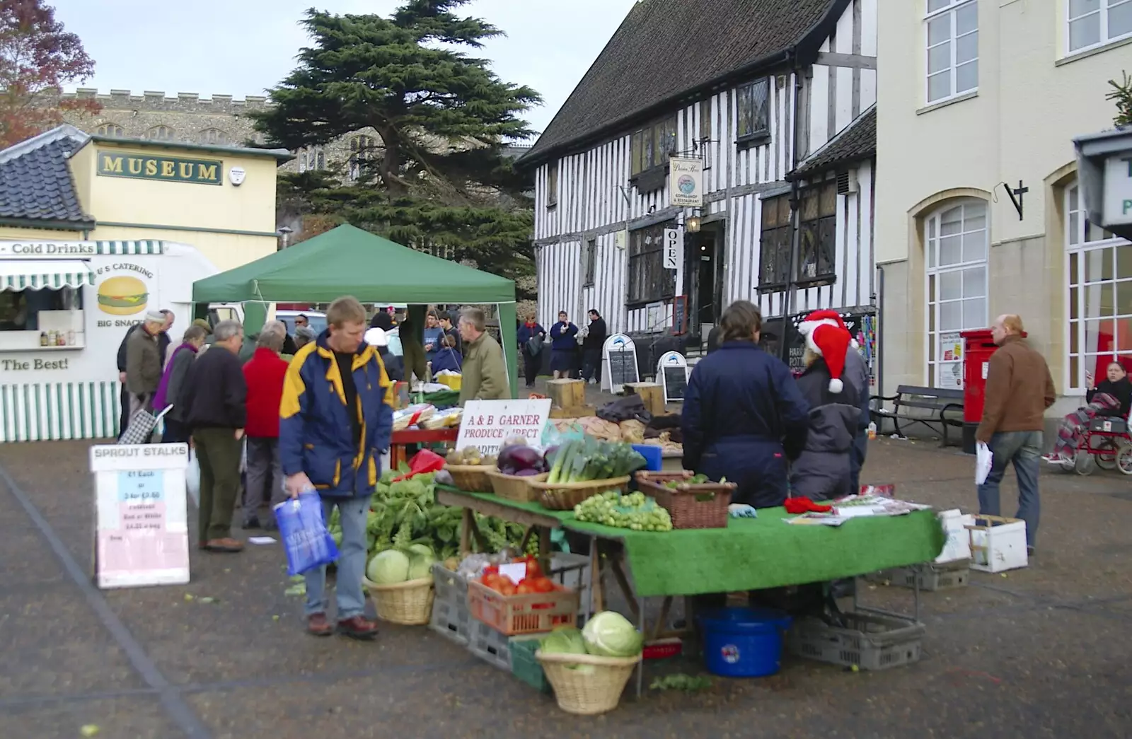 The 'potato people' and Greenwood's Apples, from Pheasants, Sunsets and The BBs at Bressingham, Norfolk - 11th December 2005