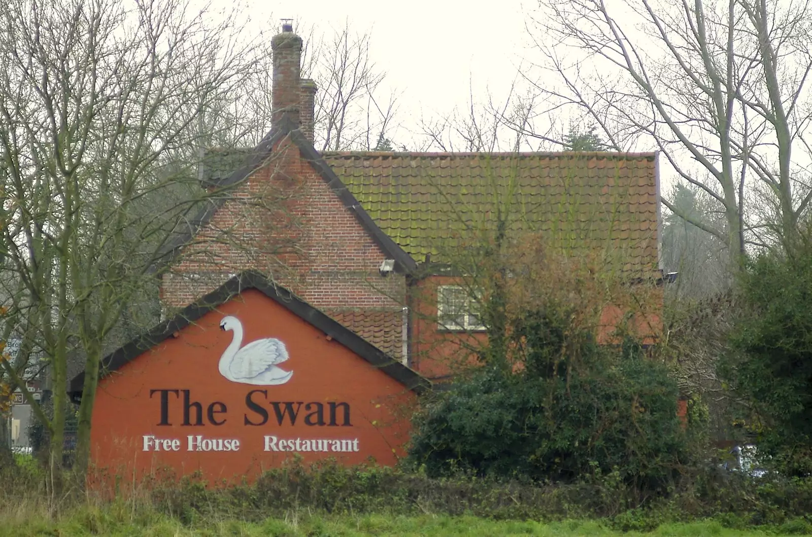 Nosher's singwriting on the Swan's outbuilding, from Pheasants, Sunsets and The BBs at Bressingham, Norfolk - 11th December 2005