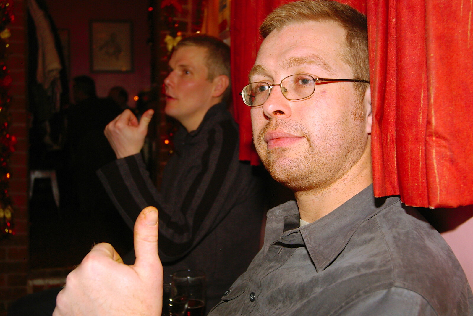 Marc gives it thumbs up from Pre-Christmas Roundup: Wigs, Beers and Kebabs, Diss, Norfolk - 24th December 2005