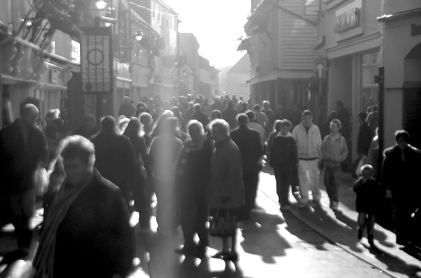 Another view of a busy Mere Street, from Pre-Christmas Roundup: Wigs, Beers and Kebabs, Diss, Norfolk - 24th December 2005