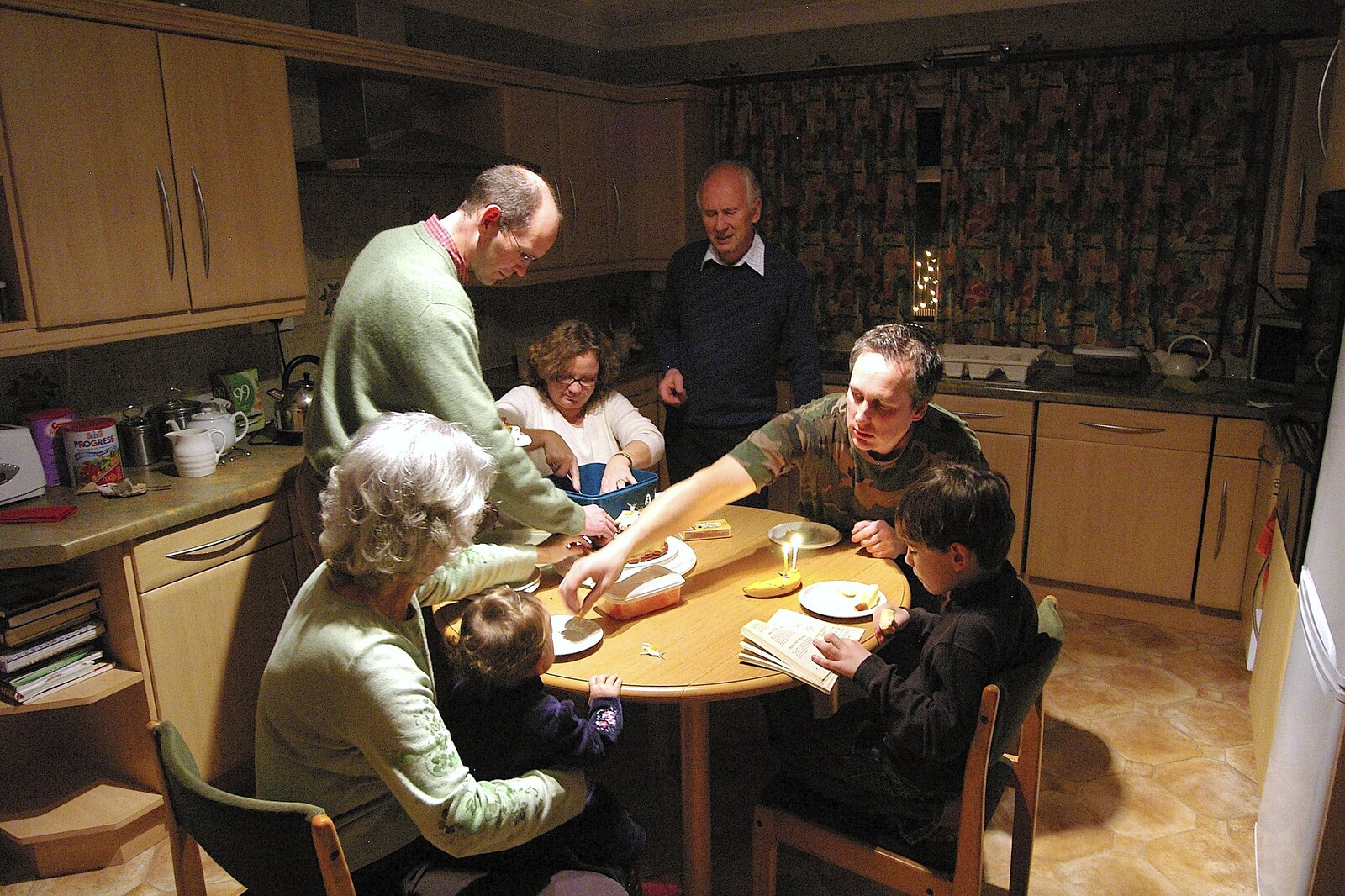 The clan in the kitchen from Boxing Day Miscellany, Hordle and Barton-on-Sea, Hampshire - 26th December 2005