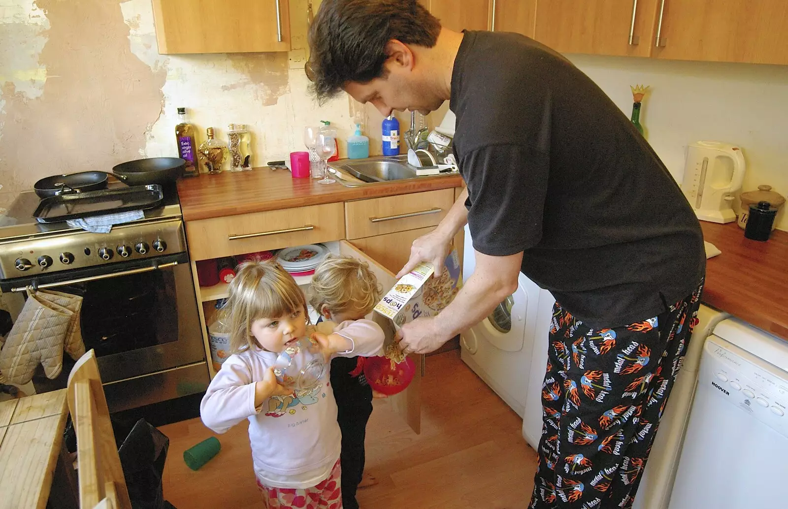 Sean gets some cereal out, from Boxing Day Miscellany, Hordle and Barton-on-Sea, Hampshire - 26th December 2005