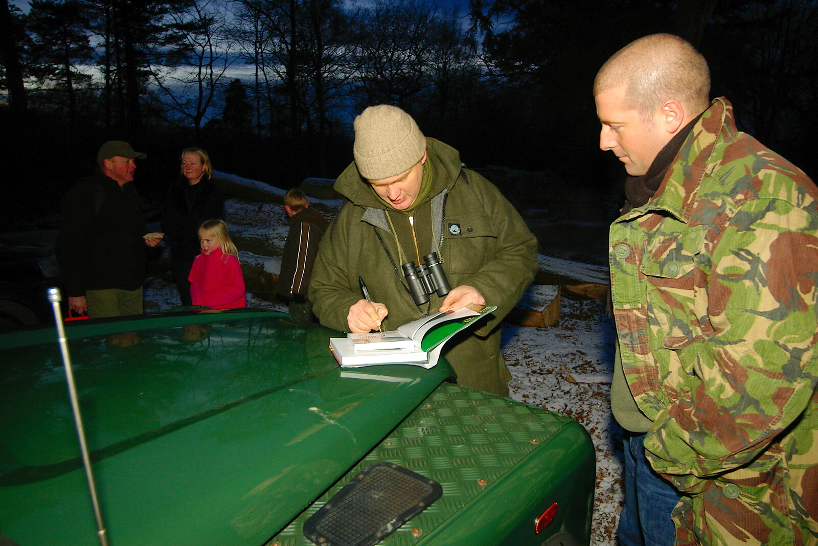 Ray does book signing on his Land Rover from Walk Like a Shadow: A Day With Ray Mears, Ashdown Forest, East Sussex - 29th December 2005