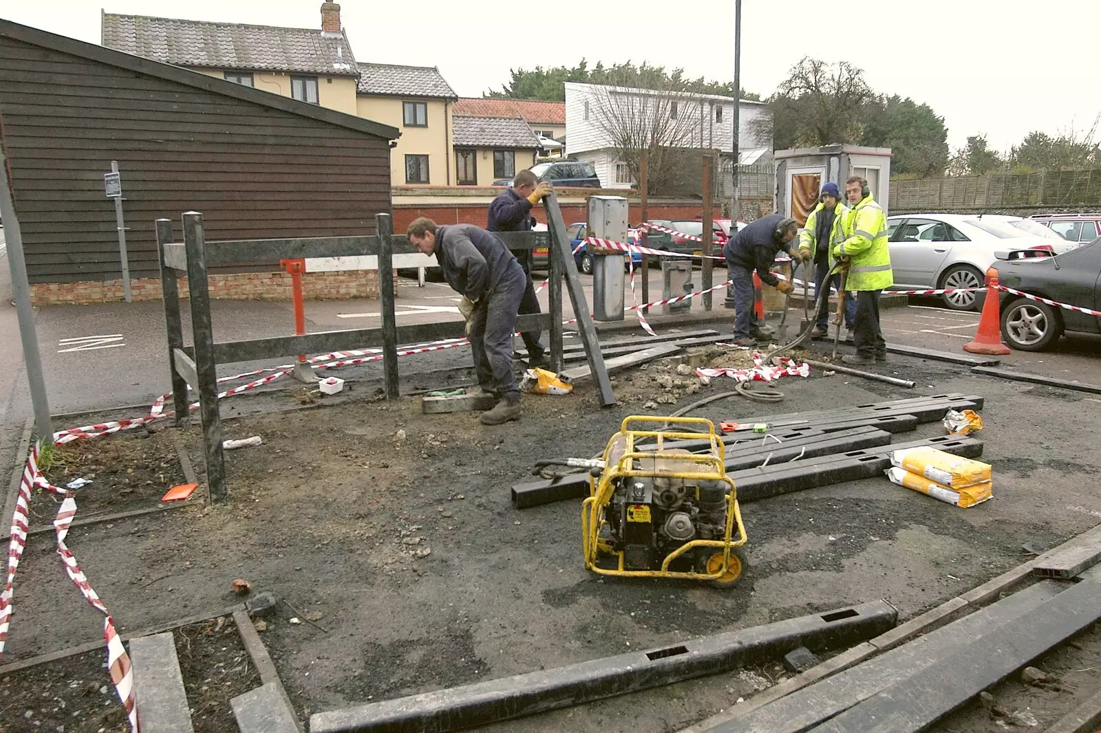 Builders start to rebuild the recycling centre, from Dom in da Chapel, Safeway Chickens and Evil Supermarkets, Harleston and Grimston - 15th January 2006