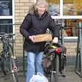 'Bindery Sue' is spotted outside Morrison's, Dom in da Chapel, Safeway Chickens and Evil Supermarkets, Harleston and Grimston - 15th January 2006