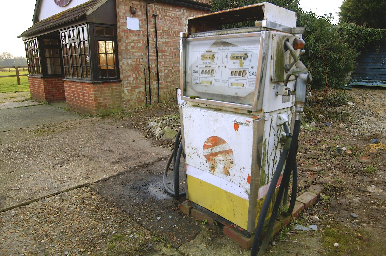 An epic ancient petrol pump in Grimston, Norfolk from Dom in da Chapel, Safeway Chickens and Evil Supermarkets, Harleston and Grimston - 15th January 2006