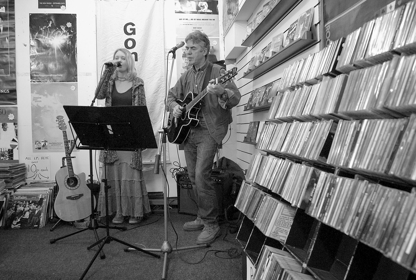 Closing Down: Viva La Revolution Records, Diss, Norfolk - 21st January 2006: On Saturday afternoon, Geoff Sharkey is playing