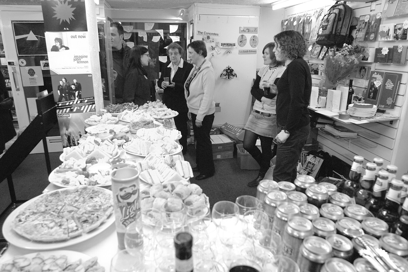 Closing Down: Viva La Revolution Records, Diss, Norfolk - 21st January 2006: There's tons of food and beer laid on