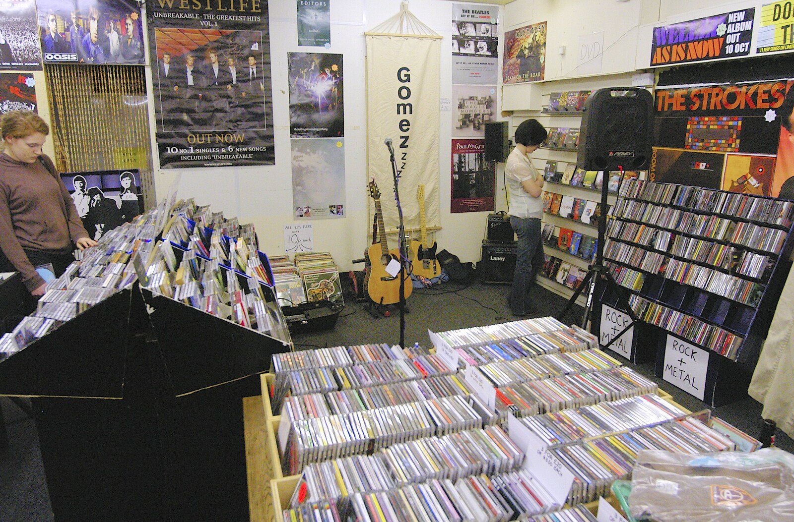 Closing Down: Viva La Revolution Records, Diss, Norfolk - 21st January 2006: Random piles of CDs