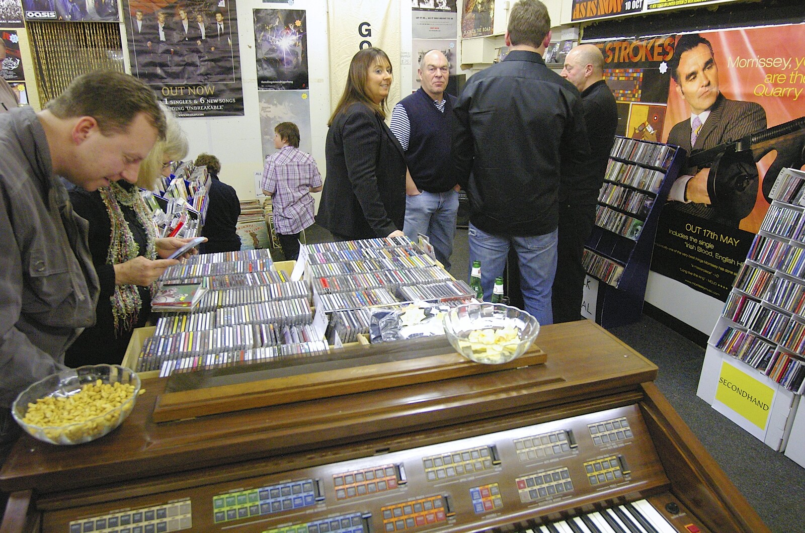 Closing Down: Viva La Revolution Records, Diss, Norfolk - 21st January 2006: A view over the organ