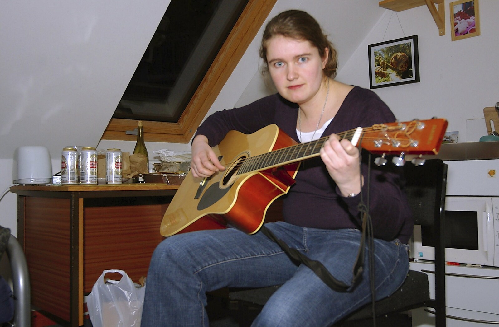 A Night in Cambridge and Revolution Records' Epilogue, Diss, Norfolk - 28th January 2006: Isobel plays some tunes on guitar