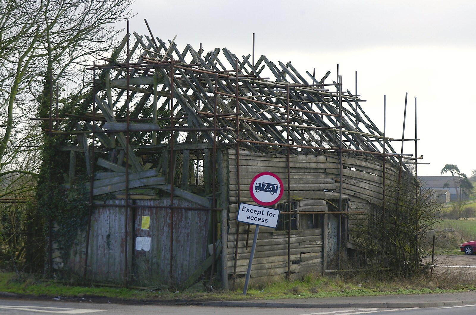 The derelict timber frame in Stoke Ash from Wrecked Cars, A Night Out and Stick Game in the Cherry Tree, Cambridge and Yaxley, Suffolk- 24th February 2006