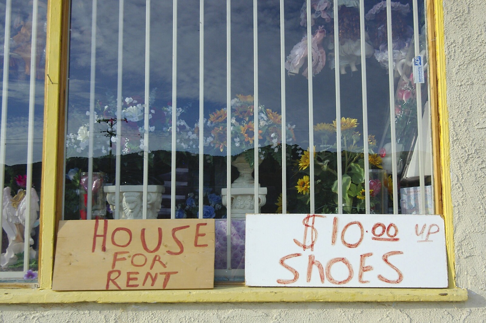 A house for rent, and some cheap footwear from Mojave Desert: San Diego to Joshua Tree and Twentynine Palms, California, US - 5th March 2006