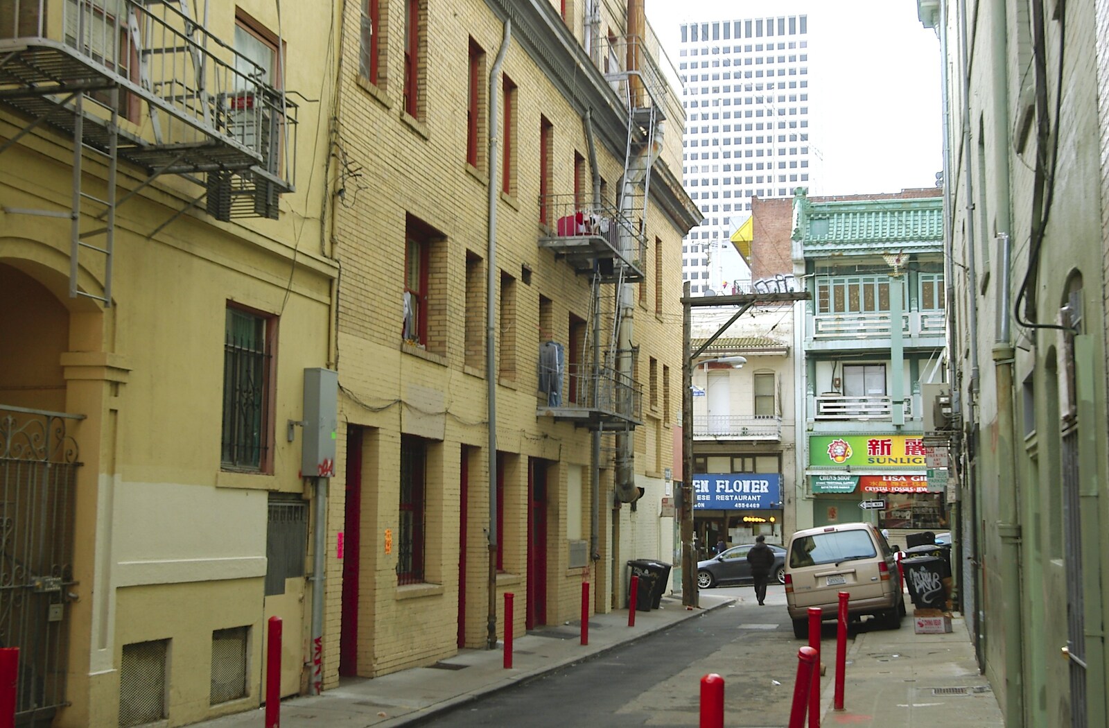 Back-street alleyways from Chinatown, Telegraph Hill and Fisherman's Wharf, San Francisco, California, US - 11th March 2006