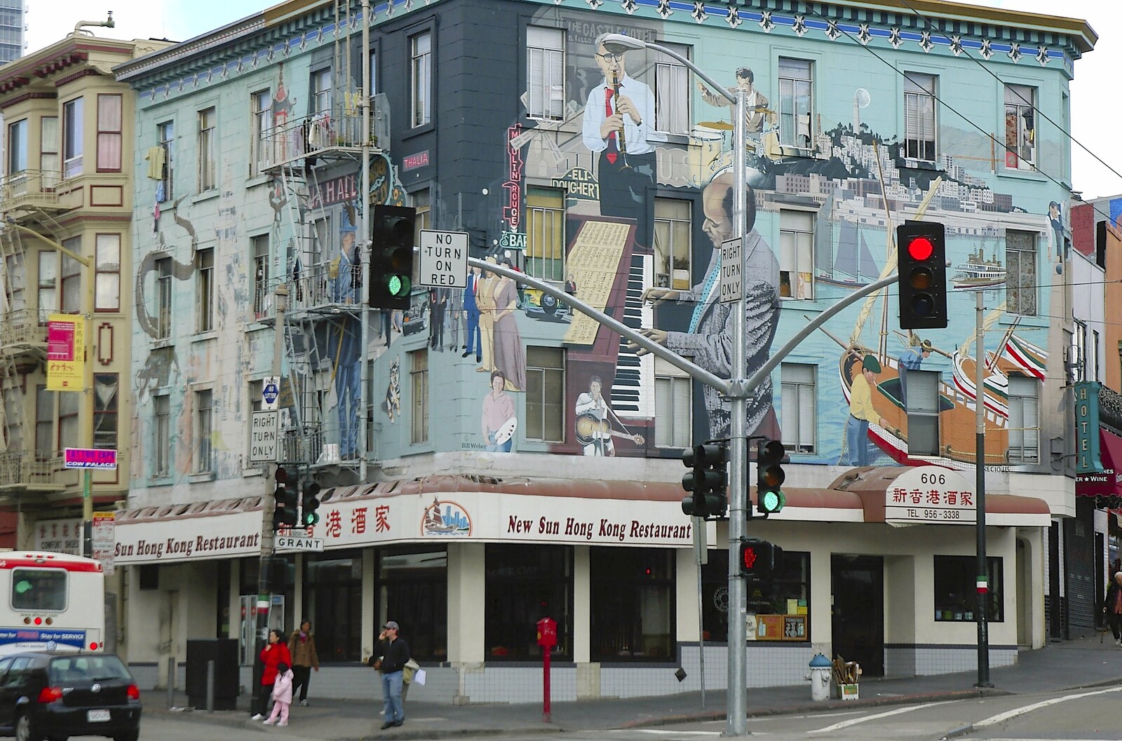 Building murals seem to be popular from Chinatown, Telegraph Hill and Fisherman's Wharf, San Francisco, California, US - 11th March 2006