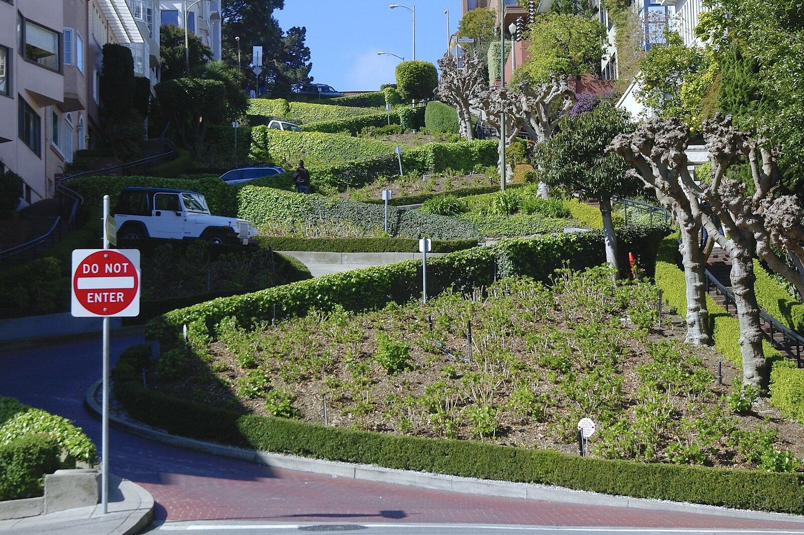 Lombard Street - the famous zigzag from Chinatown, Telegraph Hill and Fisherman's Wharf, San Francisco, California, US - 11th March 2006