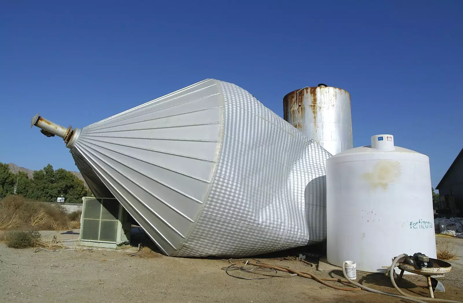 Another view of the grain silo, from San Diego Seven: The Desert and the Dunes, Arizona and California, US - 22nd April