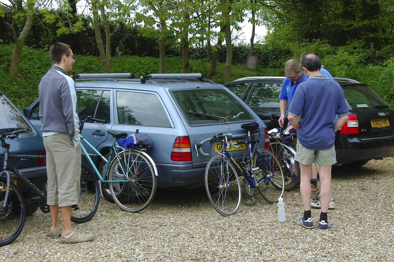 Marc sorts bikes out from The BSCC does The Pheasant Hotel, Kelling, Norfolk - 6th May 2006