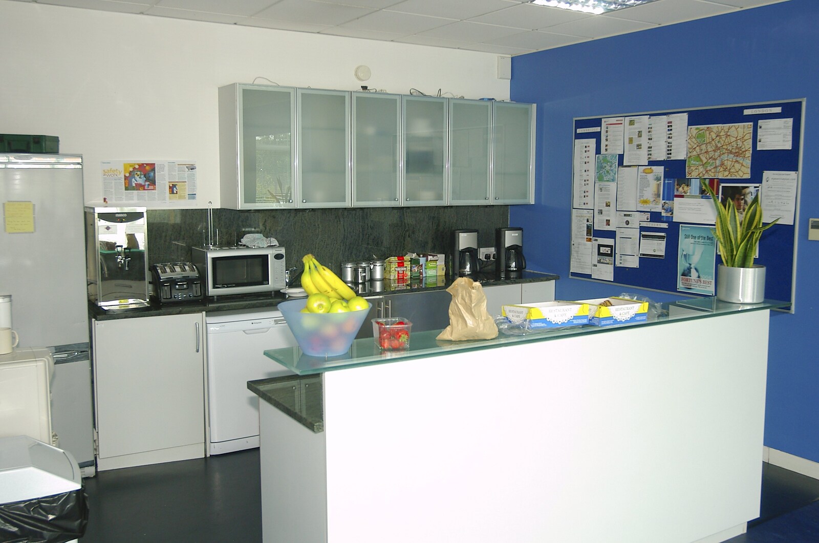 The staff kitchen from Qualcomm Moves Offices, Milton Road, Cambridge - 26th July 2006