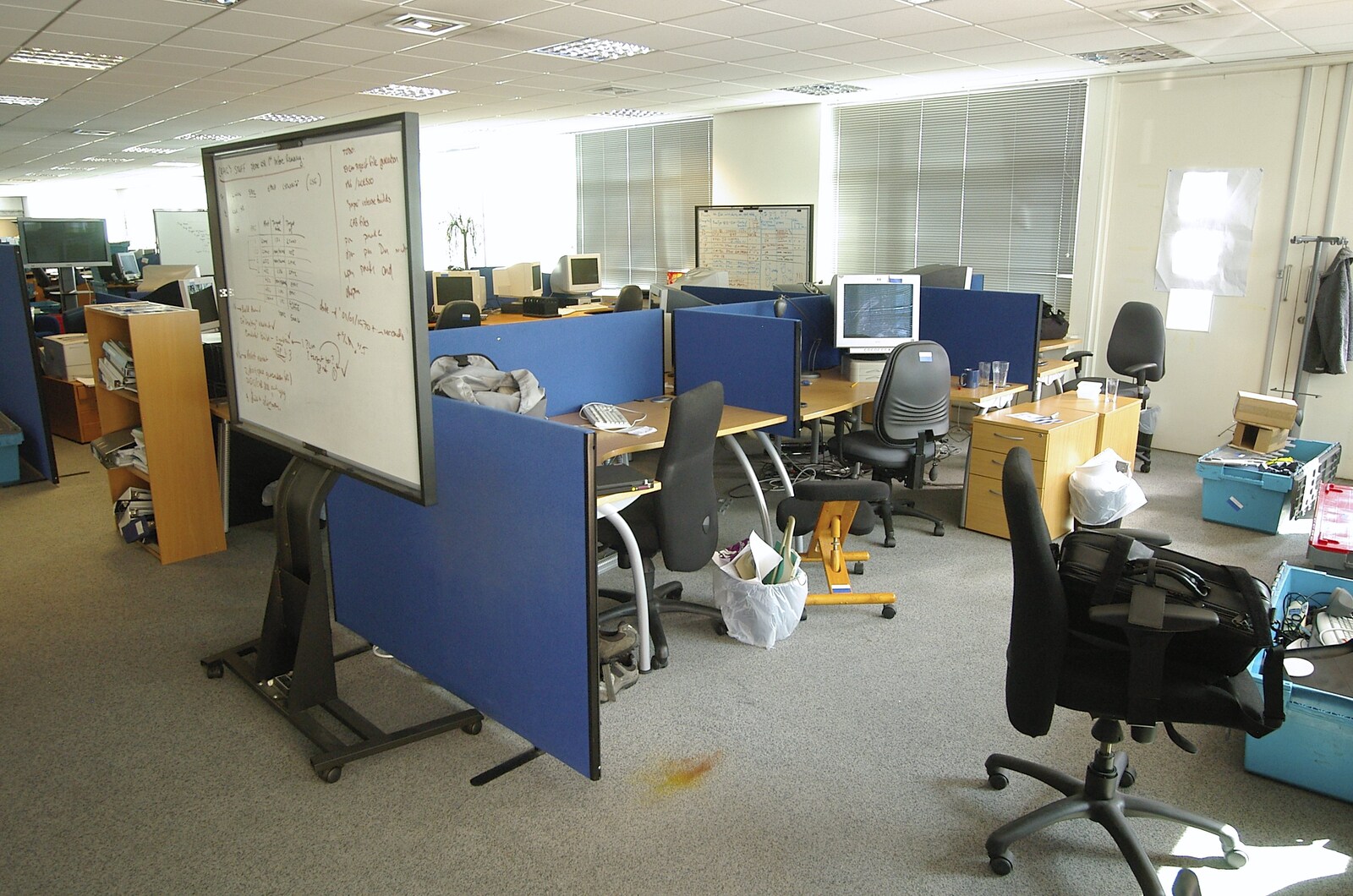 More vacant desks from Qualcomm Moves Offices, Milton Road, Cambridge - 26th July 2006