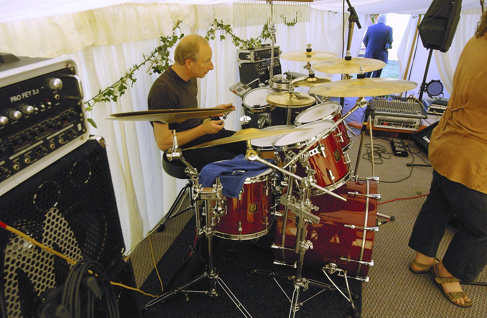 Henry waits behind his kit from The BBs Play Athelington Hall, Horham, Suffolk - 29th June 2006